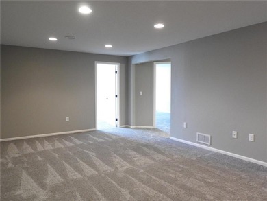 Detached townhome with pond views and a versatile 4-bedroom - photo 9