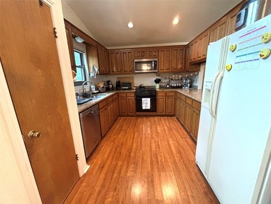 1075 Lake Drive, Kemp, TX 75143 Escape to the lake life in this - photo 11