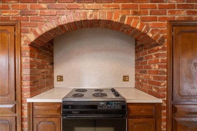 Start your next chapter in this spacious 3-bed, 2-bath home