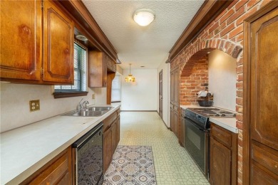 Start your next chapter in this spacious 3-bed, 2-bath home