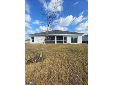 This beautiful home has 4 bedrooms, 3 bathrooms and a 2 car - photo 14
