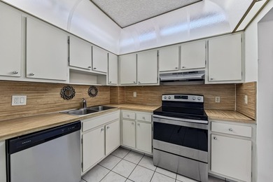 UNBEATABLE VALUE! THE UNIT OFFERS GREAT RELAXING VIEWS OF THE - photo 15