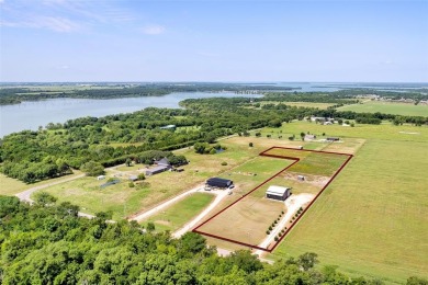 Lake Home For Sale in Tioga, Texas