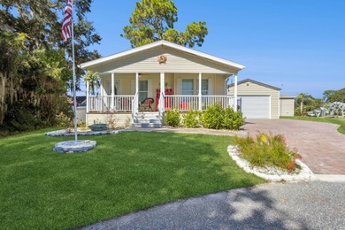 Lake Eustis Home For Sale in Grand Island Florida