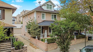 Prime Bay Ridge location. Excellent condition detached colonial - photo 1