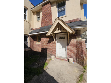 Prime Location with Exceptional Potential! This 3-bedroom - photo 3