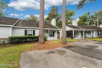 Wonderful 2 bedroom and 2 bath one story townhome with private - photo 4