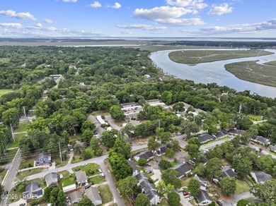 Wonderful 2 bedroom and 2 bath one story townhome with private - photo 5