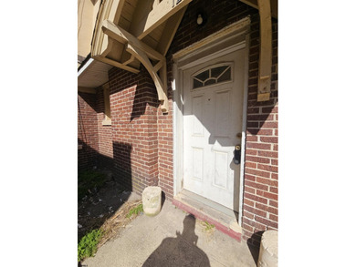 Prime Location with Exceptional Potential! This 3-bedroom - photo 5
