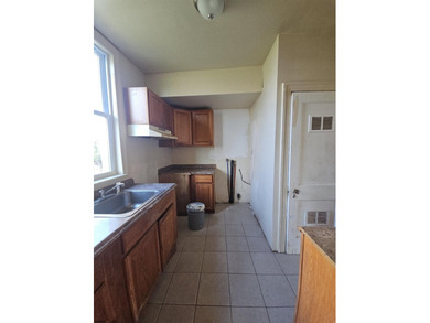 Prime Location with Exceptional Potential! This 3-bedroom - photo 6