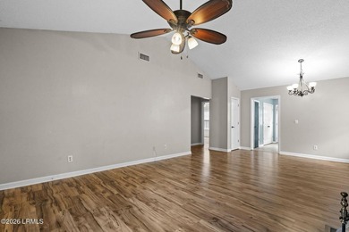 Wonderful 2 bedroom and 2 bath one story townhome with private - photo 7