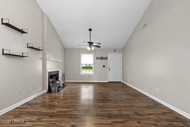 Wonderful 2 bedroom and 2 bath one story townhome with private - photo 9