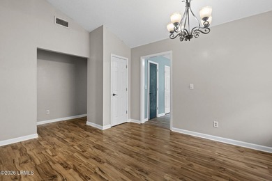 Wonderful 2 bedroom and 2 bath one story townhome with private - photo 10