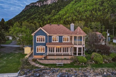 Nichee en bordure du fleuve Saint-Laurent, cette prestigieuse - photo 4