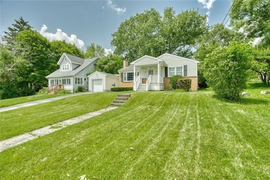 Welcome home to this beautifully updated 3-bedroom ranch nestled - photo 2