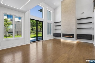 NEW CONSTRUCTION MODERN STYLE. OVER 6799 SQ.FT.OPEN FLOOR PLAN - photo 14