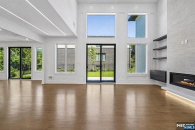 NEW CONSTRUCTION MODERN STYLE. OVER 6799 SQ.FT.OPEN FLOOR PLAN - photo 15