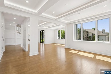 NEW CONSTRUCTION MODERN STYLE. OVER 6799 SQ.FT.OPEN FLOOR PLAN - photo 19