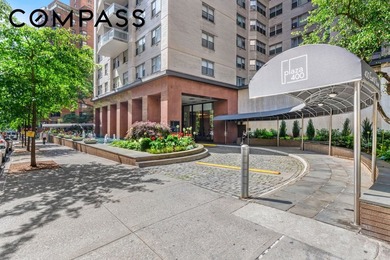 Welcome to Residence 19O at Plaza 400 a modern, sun-drenched - photo 19