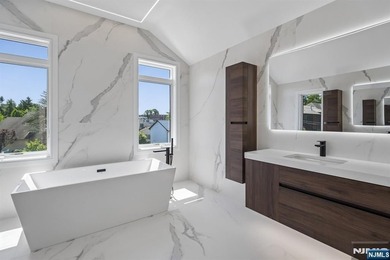 NEW CONSTRUCTION MODERN STYLE. OVER 6799 SQ.FT.OPEN FLOOR PLAN - photo 22