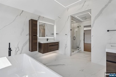 NEW CONSTRUCTION MODERN STYLE. OVER 6799 SQ.FT.OPEN FLOOR PLAN - photo 23