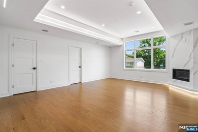NEW CONSTRUCTION MODERN STYLE. OVER 6799 SQ.FT.OPEN FLOOR PLAN - photo 26