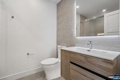 NEW CONSTRUCTION MODERN STYLE. OVER 6799 SQ.FT.OPEN FLOOR PLAN - photo 31