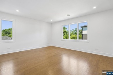 NEW CONSTRUCTION MODERN STYLE. OVER 6799 SQ.FT.OPEN FLOOR PLAN - photo 35