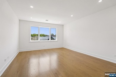 NEW CONSTRUCTION MODERN STYLE. OVER 6799 SQ.FT.OPEN FLOOR PLAN - photo 36