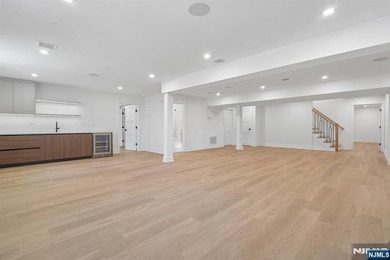 NEW CONSTRUCTION MODERN STYLE. OVER 6799 SQ.FT.OPEN FLOOR PLAN - photo 43