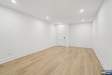 NEW CONSTRUCTION MODERN STYLE. OVER 6799 SQ.FT.OPEN FLOOR PLAN - photo 45