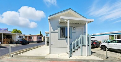 This 2024 Silvercrest mobile home features a sleek, modern - photo 1