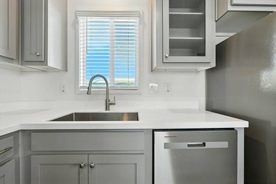 This 2024 Silvercrest mobile home features a sleek, modern - photo 5