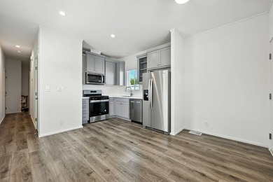 This 2024 Silvercrest mobile home features a sleek, modern - photo 7