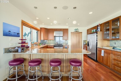 Experience the Ultimate Coastal Retreat at FACE ROCK Vacation - photo 21