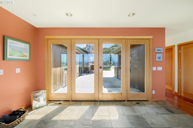 Experience the Ultimate Coastal Retreat at FACE ROCK Vacation - photo 28