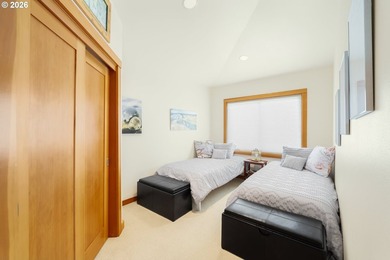 Experience the Ultimate Coastal Retreat at FACE ROCK Vacation - photo 33