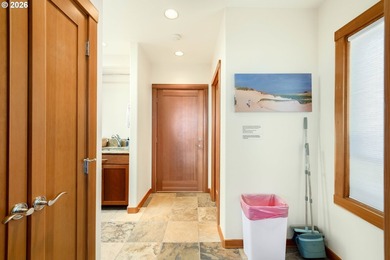 Experience the Ultimate Coastal Retreat at FACE ROCK Vacation - photo 35
