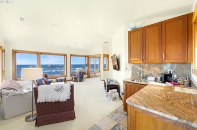 Experience the Ultimate Coastal Retreat at FACE ROCK Vacation - photo 38