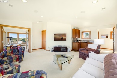 Experience the Ultimate Coastal Retreat at FACE ROCK Vacation - photo 42