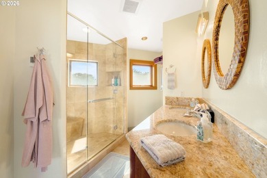 Experience the Ultimate Coastal Retreat at FACE ROCK Vacation - photo 44