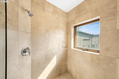 Experience the Ultimate Coastal Retreat at FACE ROCK Vacation - photo 45