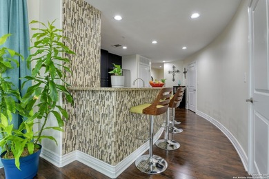 Luxury Condominium Offering Easy, Elegant Living! Welcome to - photo 9