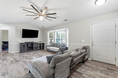 Welcome home to this beautifully maintained 3-bedroom, 2-bath - photo 5