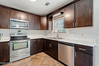 Welcome home to this beautifully maintained 3-bedroom, 2-bath - photo 9