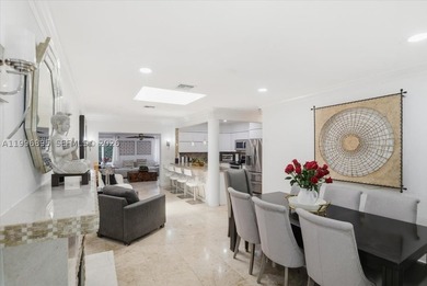 Beautifully updated 3 bedroom, 3 bathroom home centrally located - photo 4