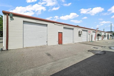 Located off of Kurt St. and Hwy 441 in Eustis, Kurt St. Plaza - photo 8