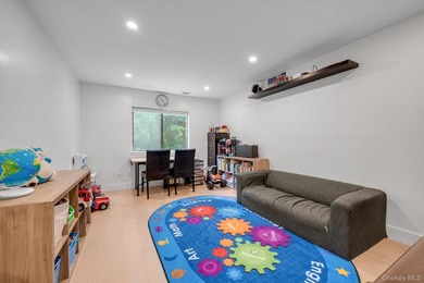 Move right into this beautifully updated corner townhouse condo - photo 12