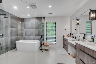 Move right into this beautifully updated corner townhouse condo - photo 17