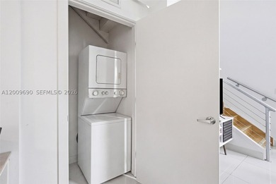 Unique split-level duplex loft in the heart of Brickell. The - photo 18